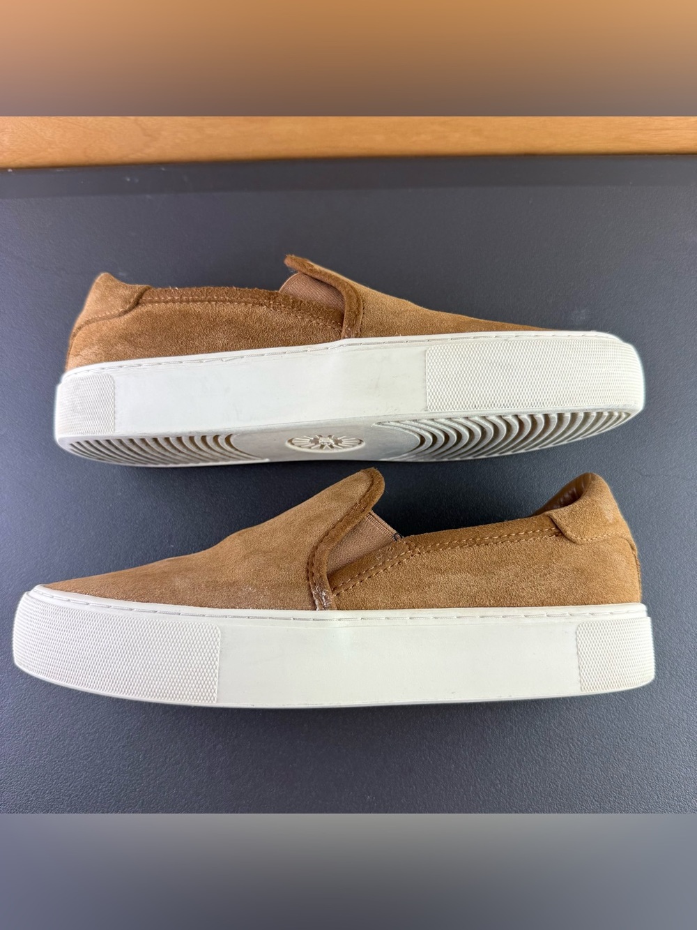 UGG Women's sz. 8 Jass Slip On Sneakers Brown Suede Casual Platform Loafer Shoes